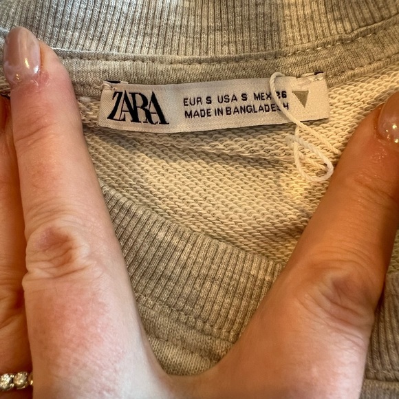 Zara cropped sweatshirt size small, gray, crop top, raw, spring, summer, EUC - Picture 4 of 4